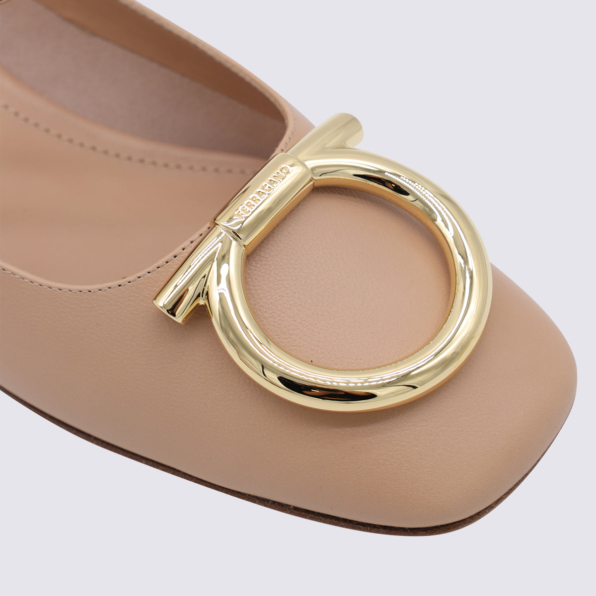 Ferragamo With Heel Amaretti _cover Le Sole %el