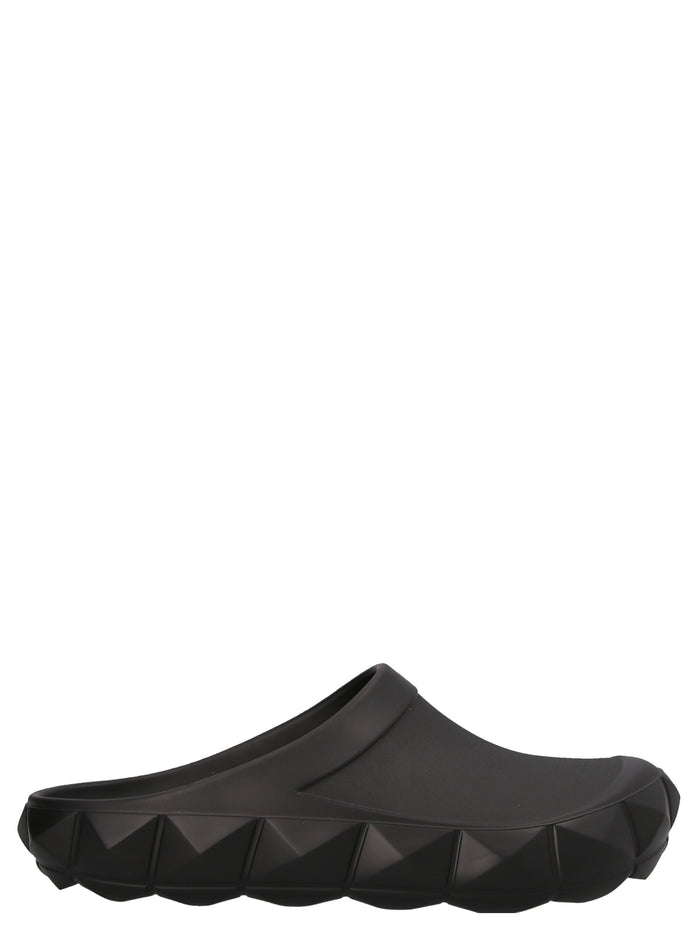 Sabot Valentino Garavani Roman Stud Black Rubber Flat Shoes