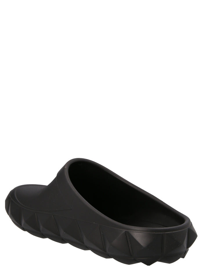 Sabot Valentino Garavani Roman Stud Black Rubber Flat Shoes