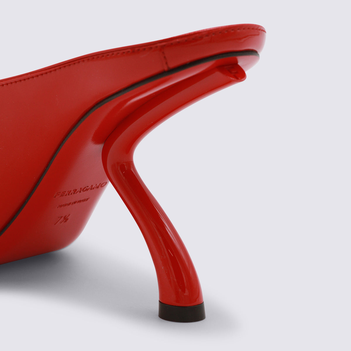 Ferragamo With Heel Red _cover Le Sole El