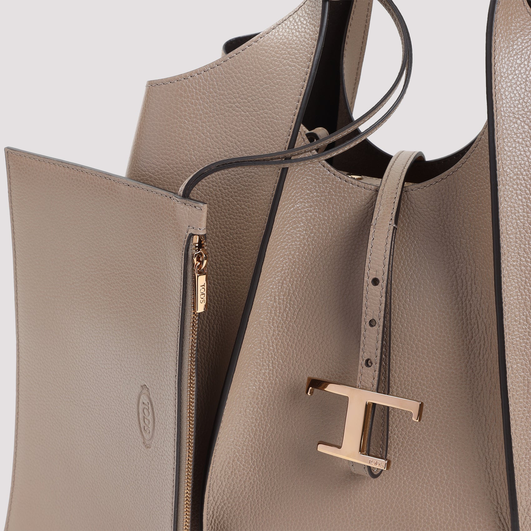 T Timeless Medium Shopping Bag Nude & Neutrals Grained Leather