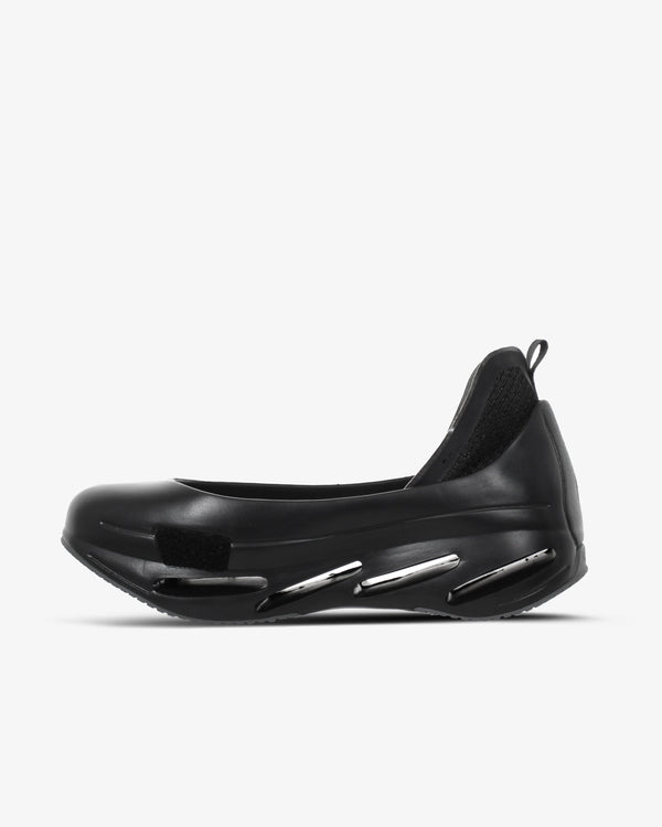 Fessura Italia Monoblock EVA sole; interchangeable elastic upper; removable fabric insole with heel support sneakers in black