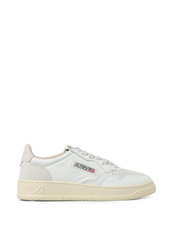 Autry Outer: Calf Leather 70% low-top sneaker in white