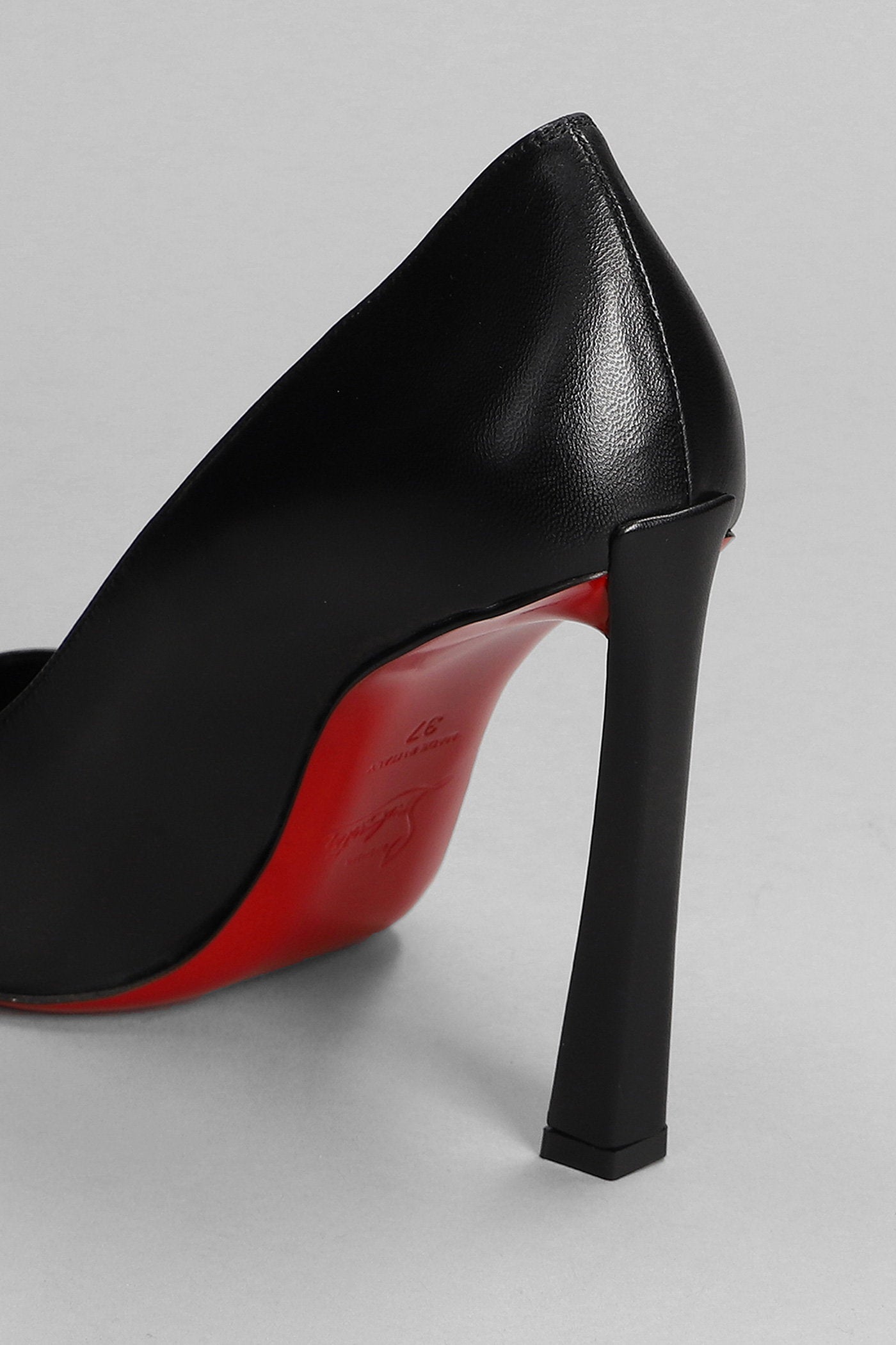 Condora 100 Pumps in black leather Scarpe