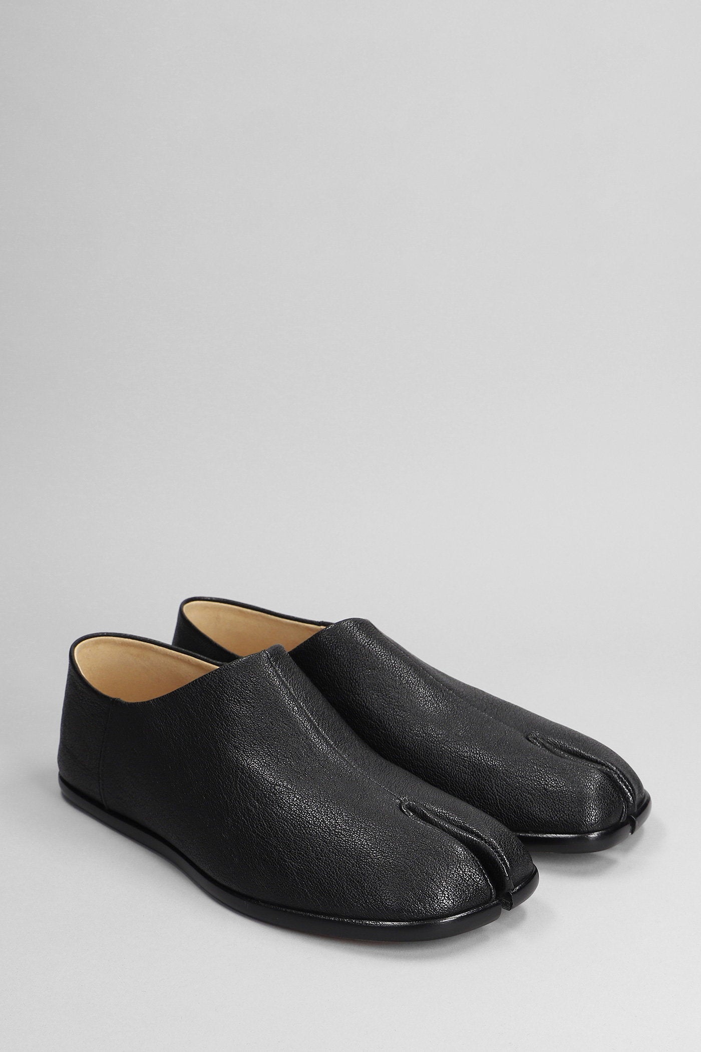 Tabi Loafers in black leather Scarpe