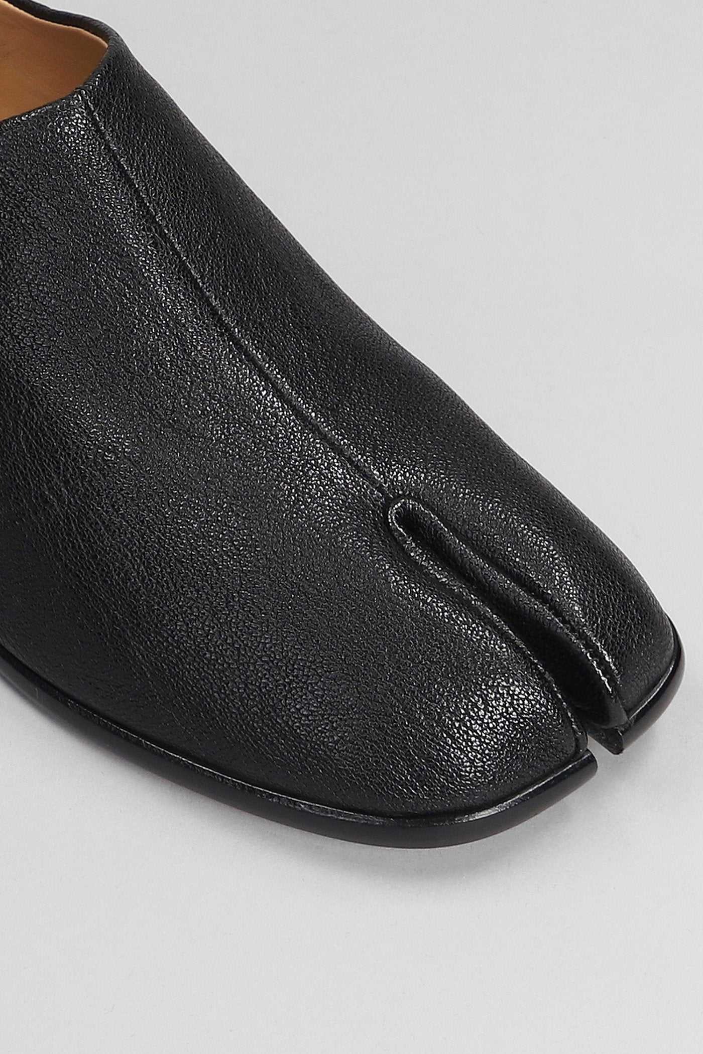 Tabi Loafers in black leather Scarpe