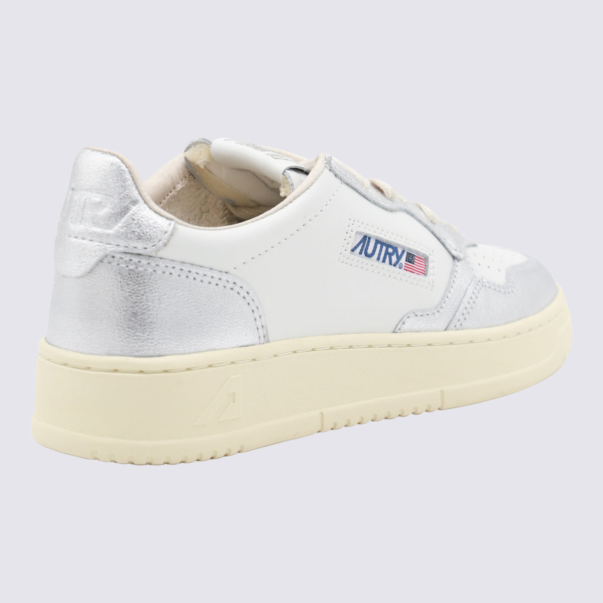 AUTRY Sneakers Leat/leat Wht/silver _cover Tex/le Sole El