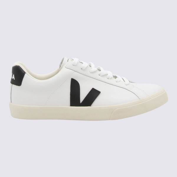 Veja Leather / Rubber sneaker in white