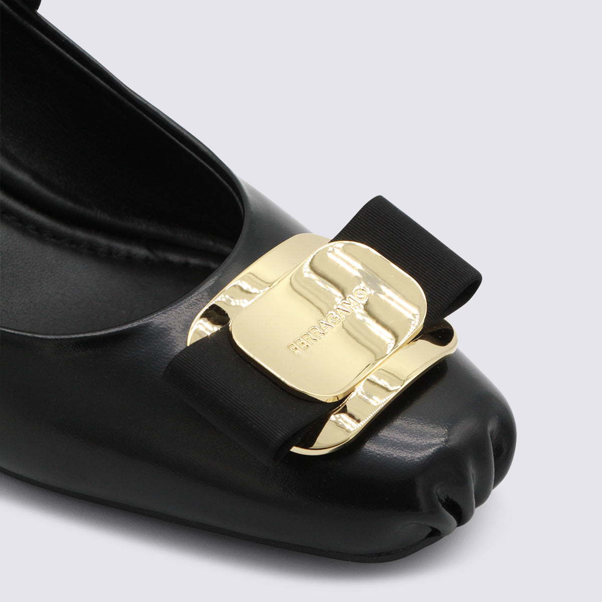 Ferragamo With Heel Black _cover Le Sole El