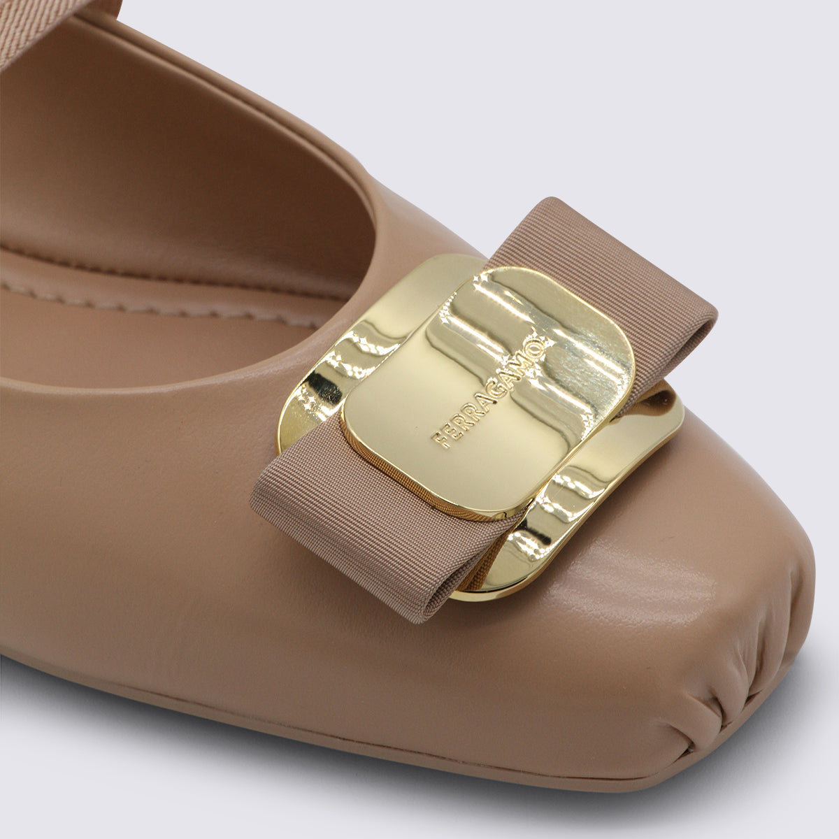 Ferragamo Flat shoes Beige _cover Le Sole