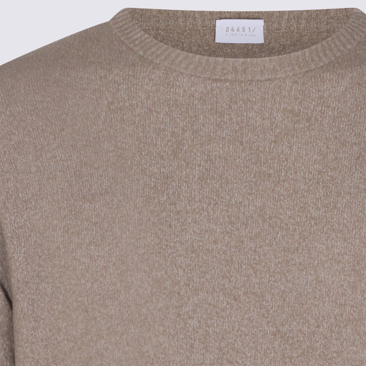 04651-A TRIP IN A BAG Sweaters Beige