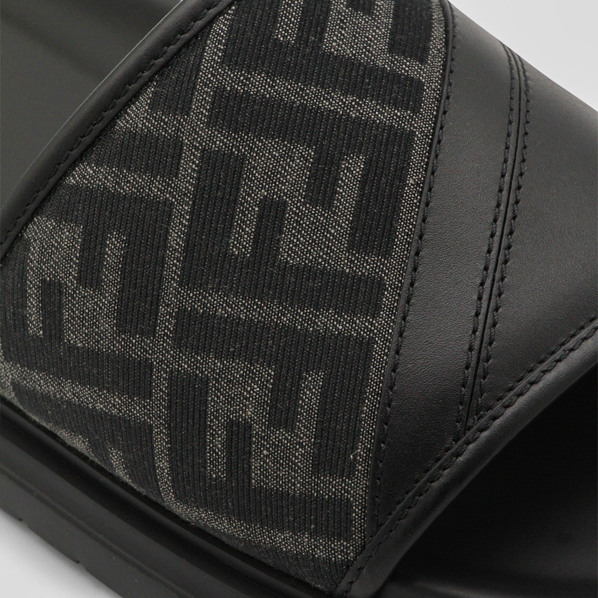 Fendi Flat Shoes Black _cover Tex/le Sole El