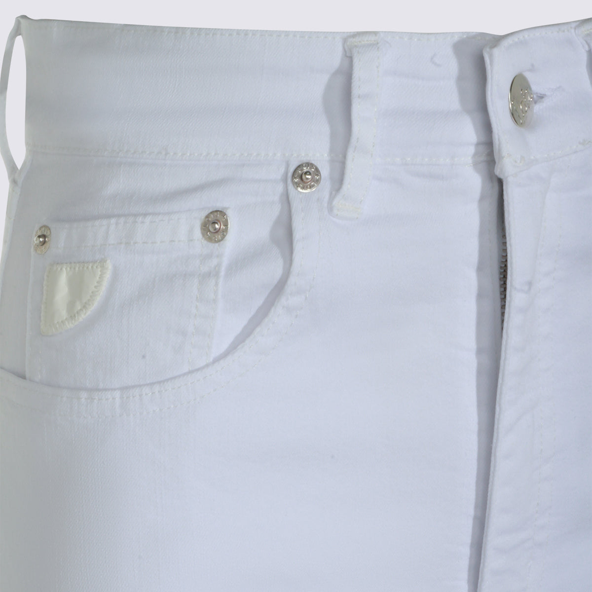 LOIS JEANS White _ly Co Ea