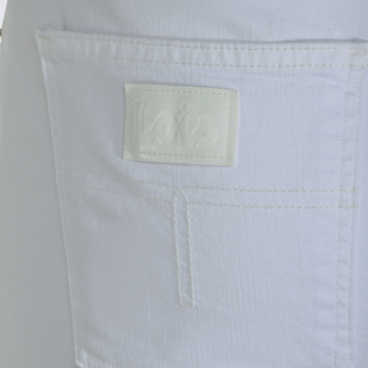 LOIS JEANS White _ly Co Ea