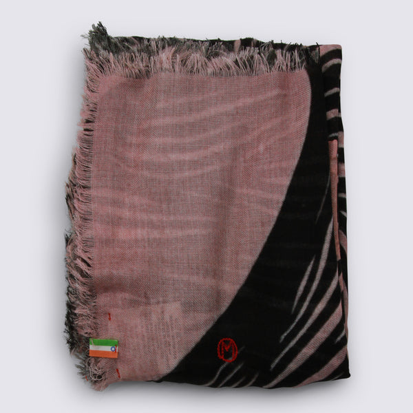 Talking Walls 80% Mohair scarf in pink