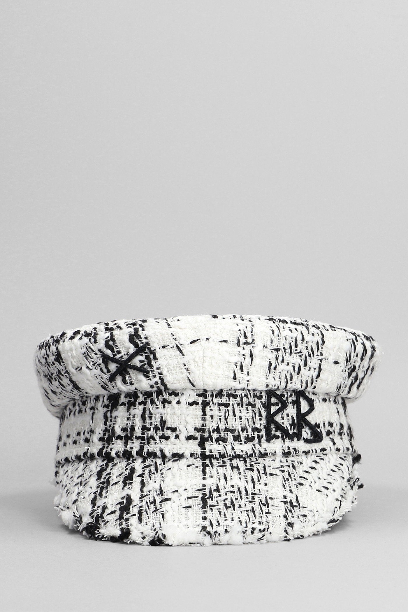 Hats in black cotton Accessori