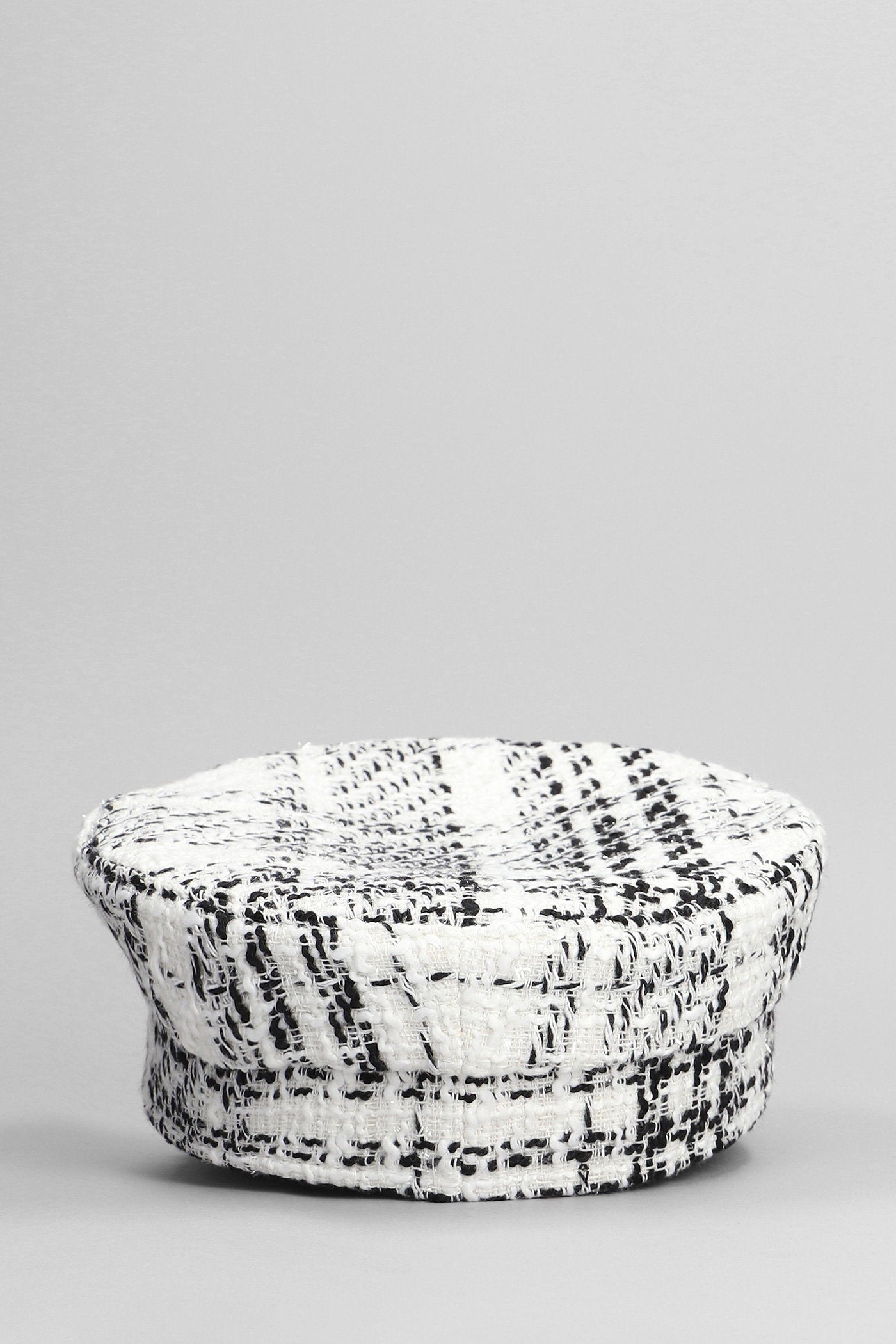 Hats in black cotton Accessori