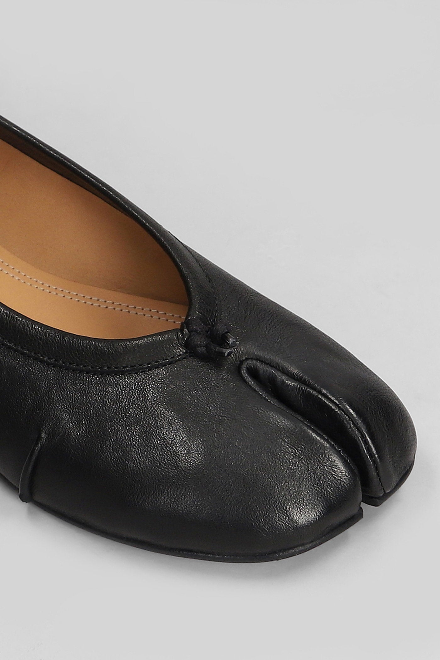Tabi Ballet flats in black leather Scarpe
