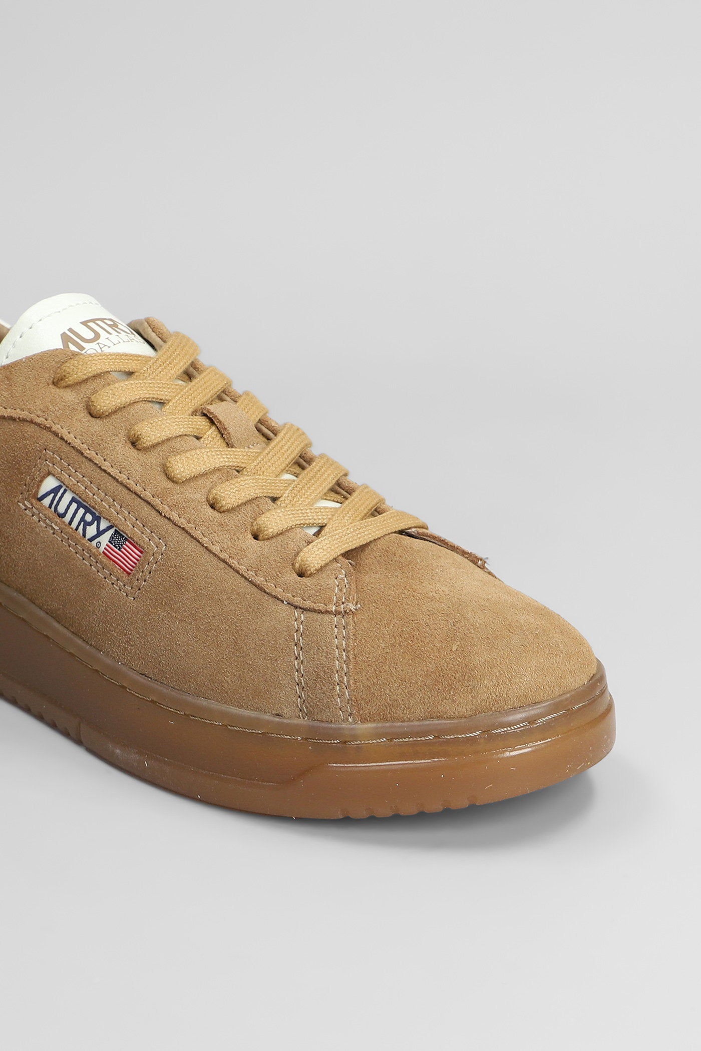 Dallas Low Sneakers in Camel suede Scarpe