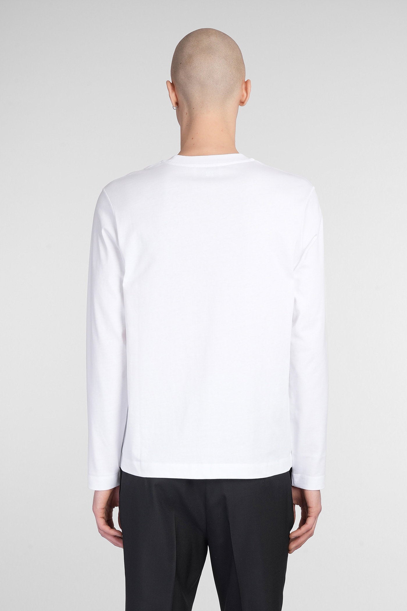 in white cotton Abbigliamento