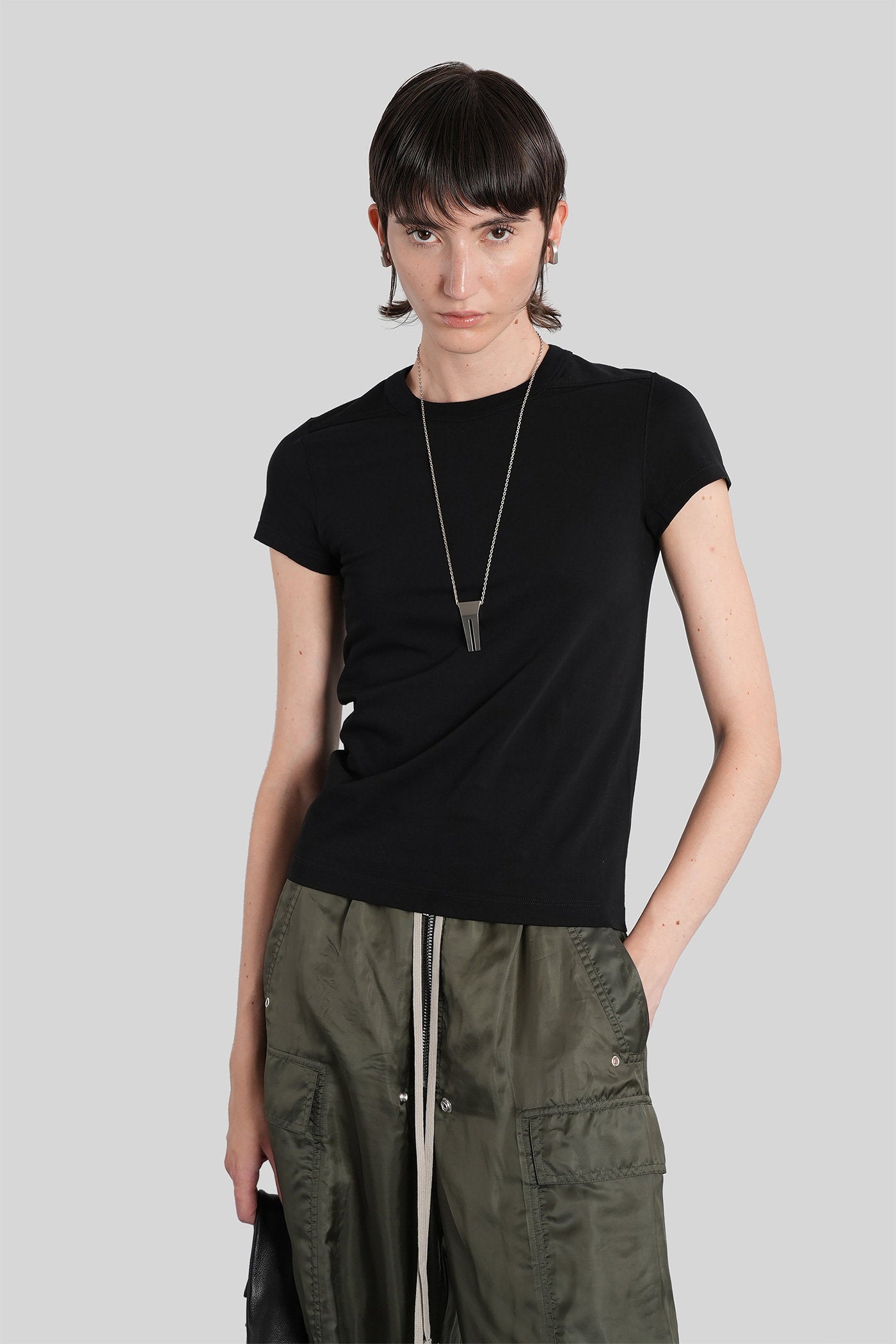 Cropped level t T-Shirt in black cotton Abbigliamento