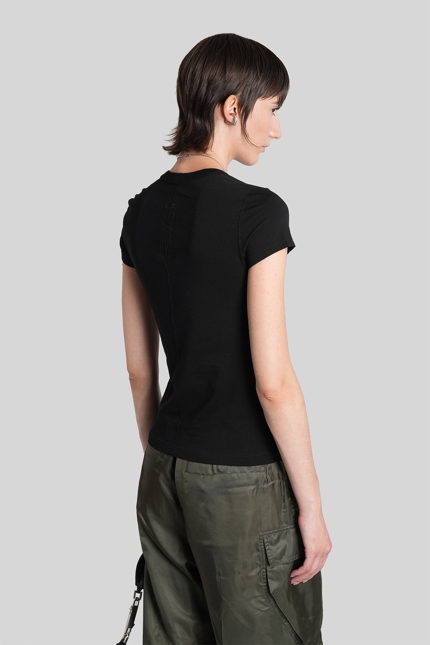 Cropped level t T-Shirt in black cotton Abbigliamento