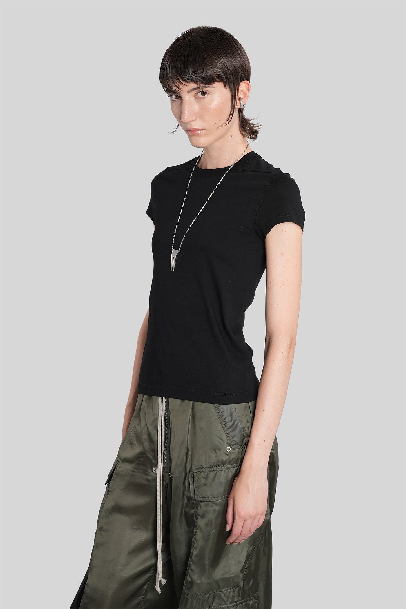 Cropped level t T-Shirt in black cotton Abbigliamento