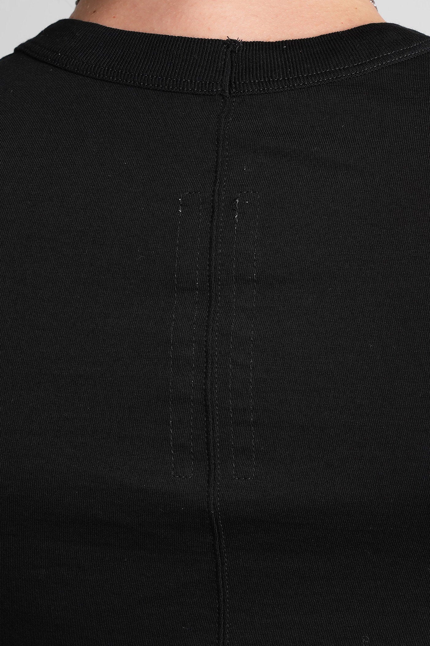 Cropped level t T-Shirt in black cotton Abbigliamento