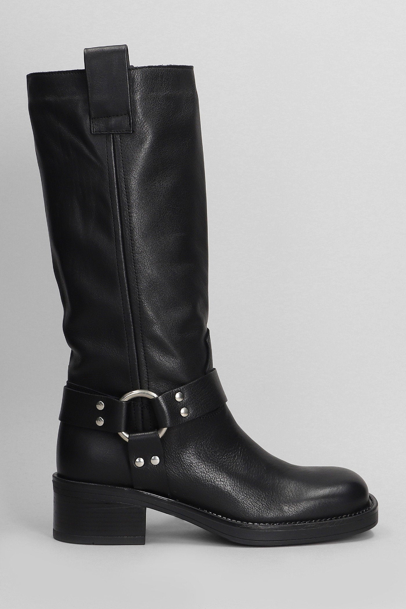 Blackpool low heels boots in black leather Scarpe