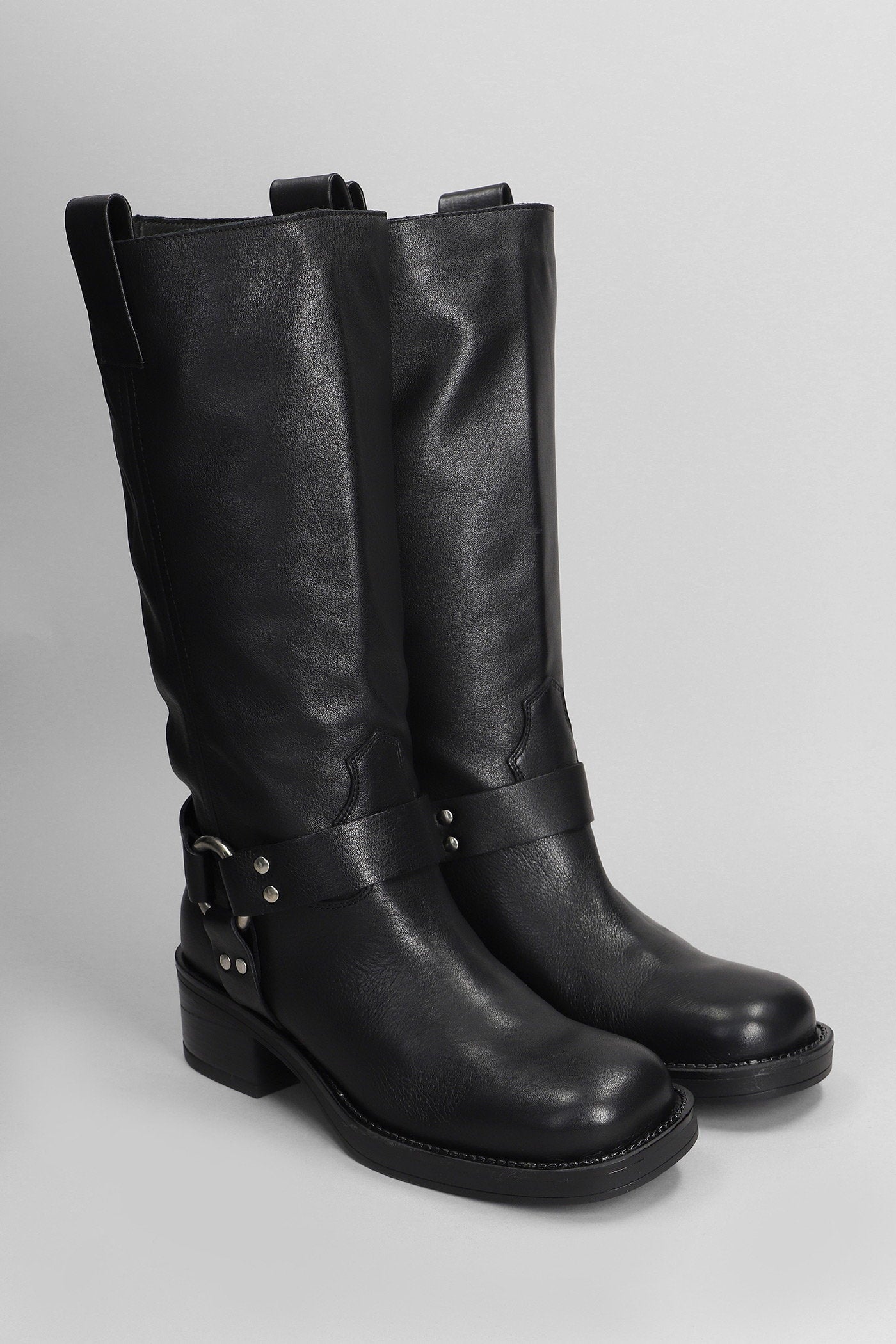 Blackpool low heels boots in black leather Scarpe