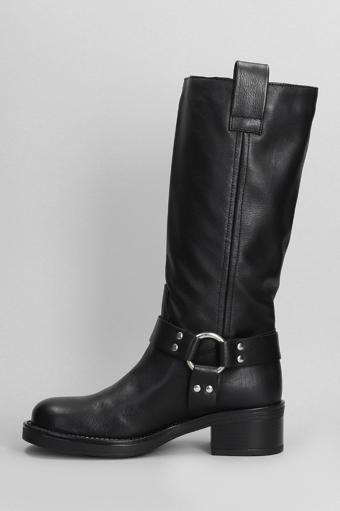 Blackpool low heels boots in black leather Scarpe