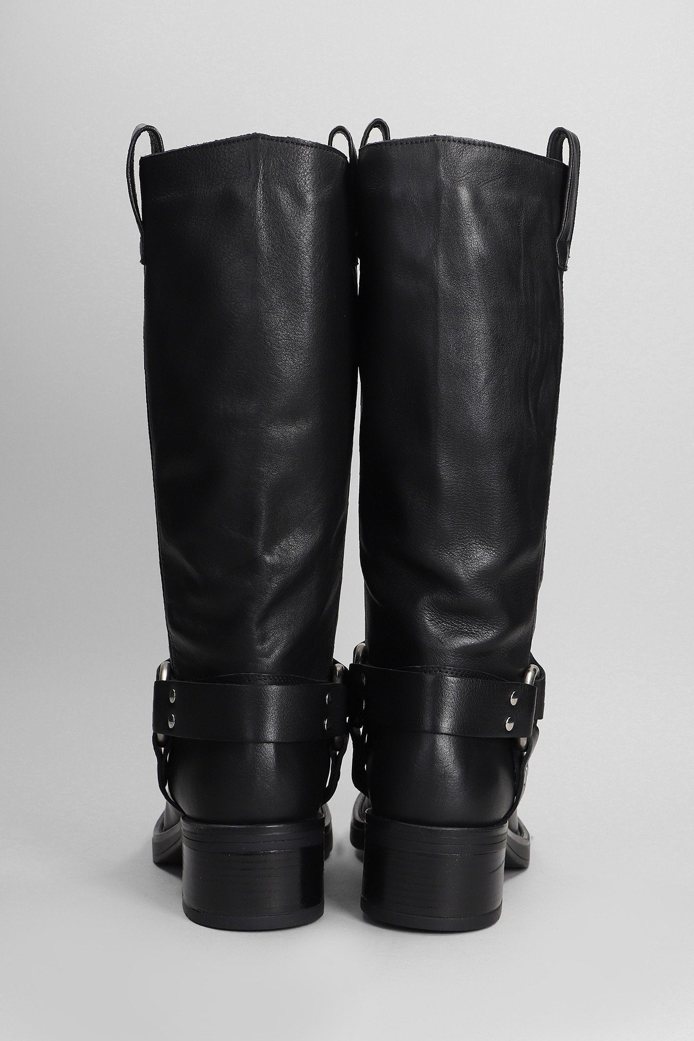 Blackpool low heels boots in black leather Scarpe