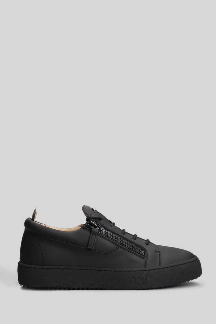 A1 Sneakers in black leather Scarpe