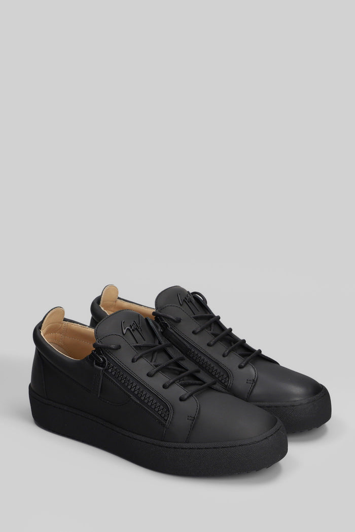 A1 Sneakers in black leather Scarpe