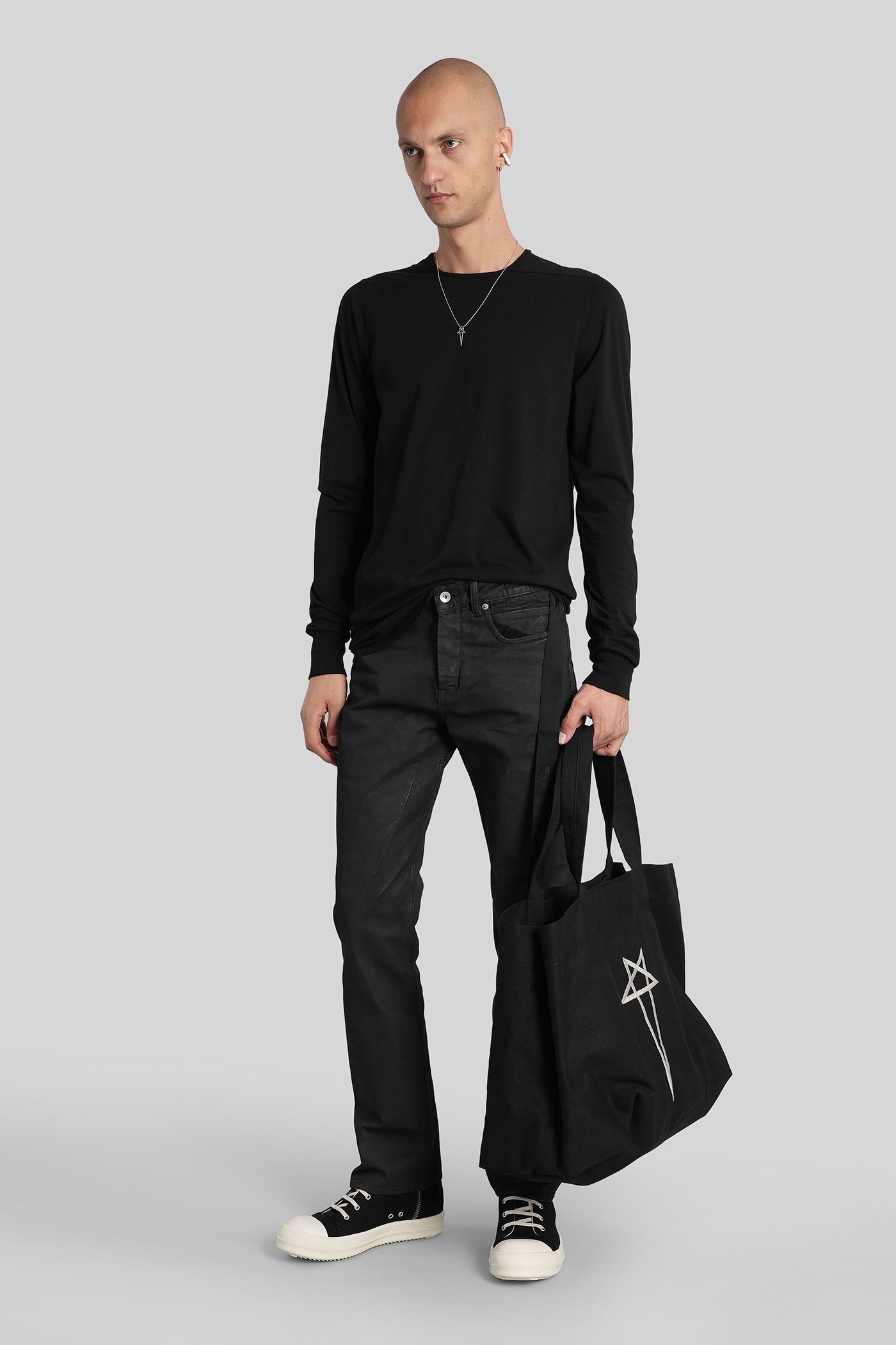 Level ls t T-Shirt in black cotton Abbigliamento
