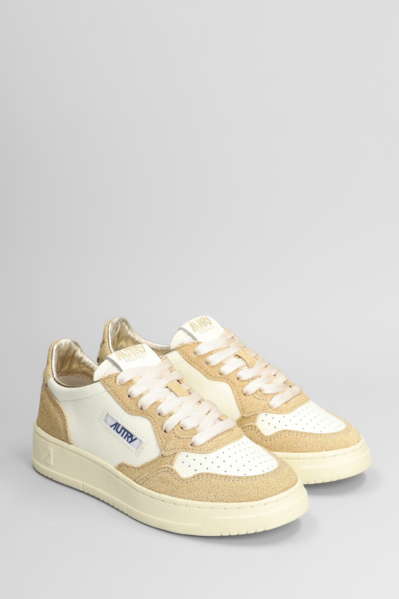 Medalist Low Sneakers in beige leather Scarpe