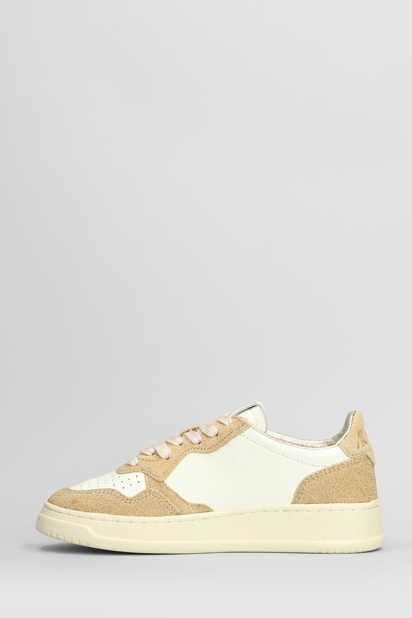 Medalist Low Sneakers in beige leather Scarpe