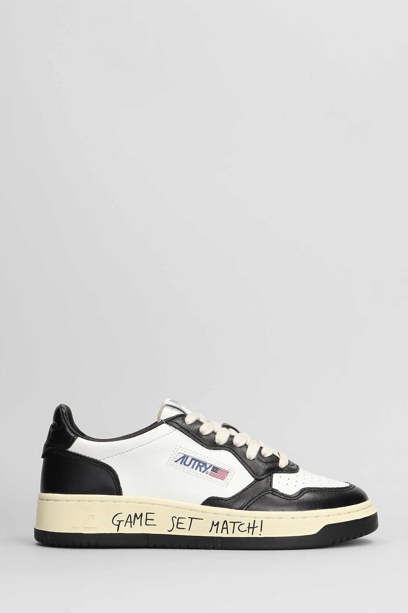 Medalist Low Sneakers in black leather Scarpe