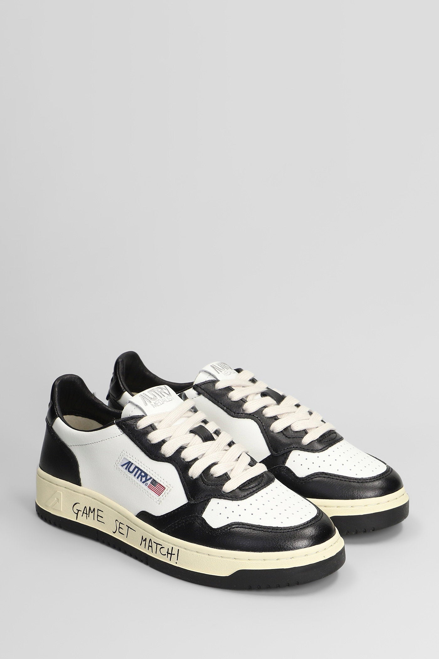 Medalist Low Sneakers in black leather Scarpe
