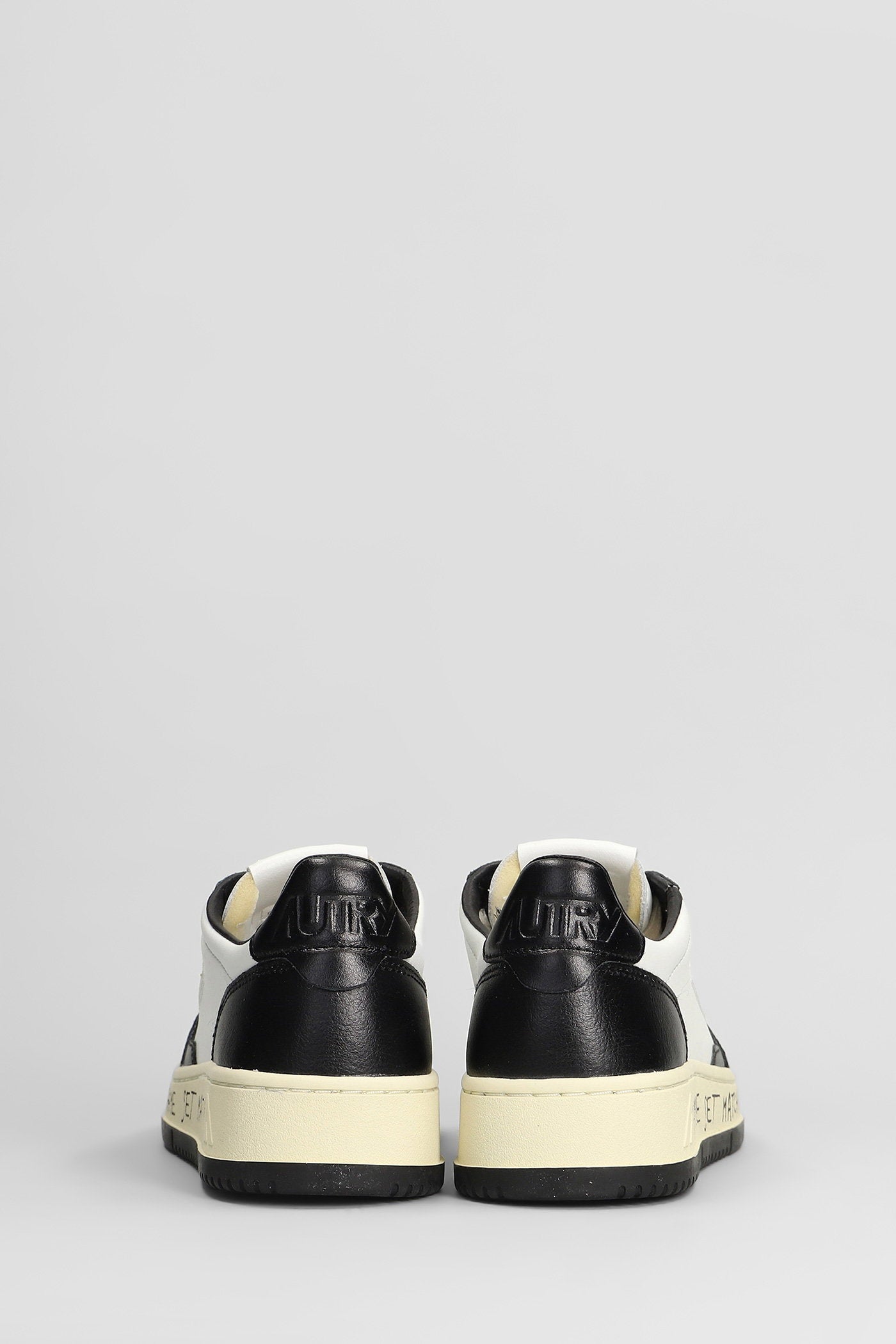 Medalist Low Sneakers in black leather Scarpe