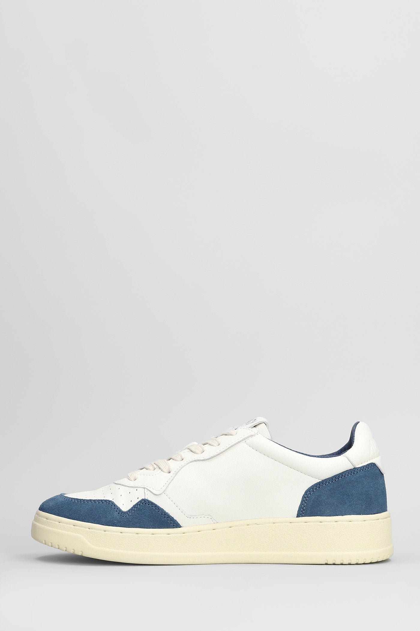 Medalist Low Sneakers in white suede and leather Scarpe