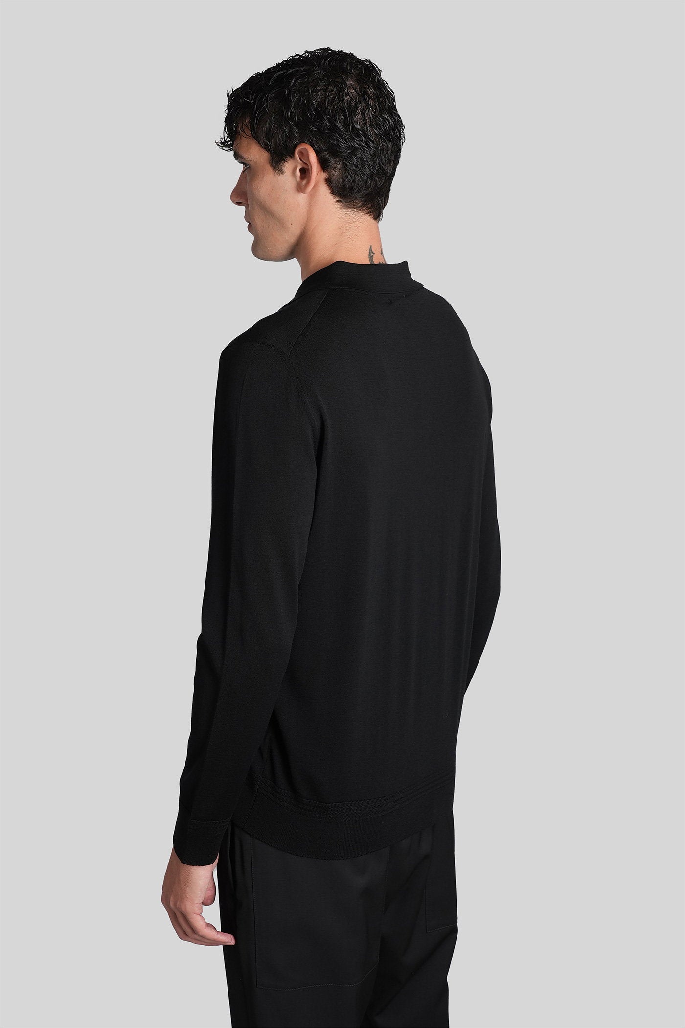 Pevaron Polo in black wool Abbigliamento