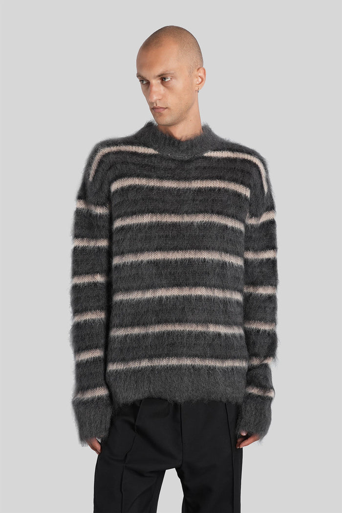 Knitwear in black wool Abbigliamento