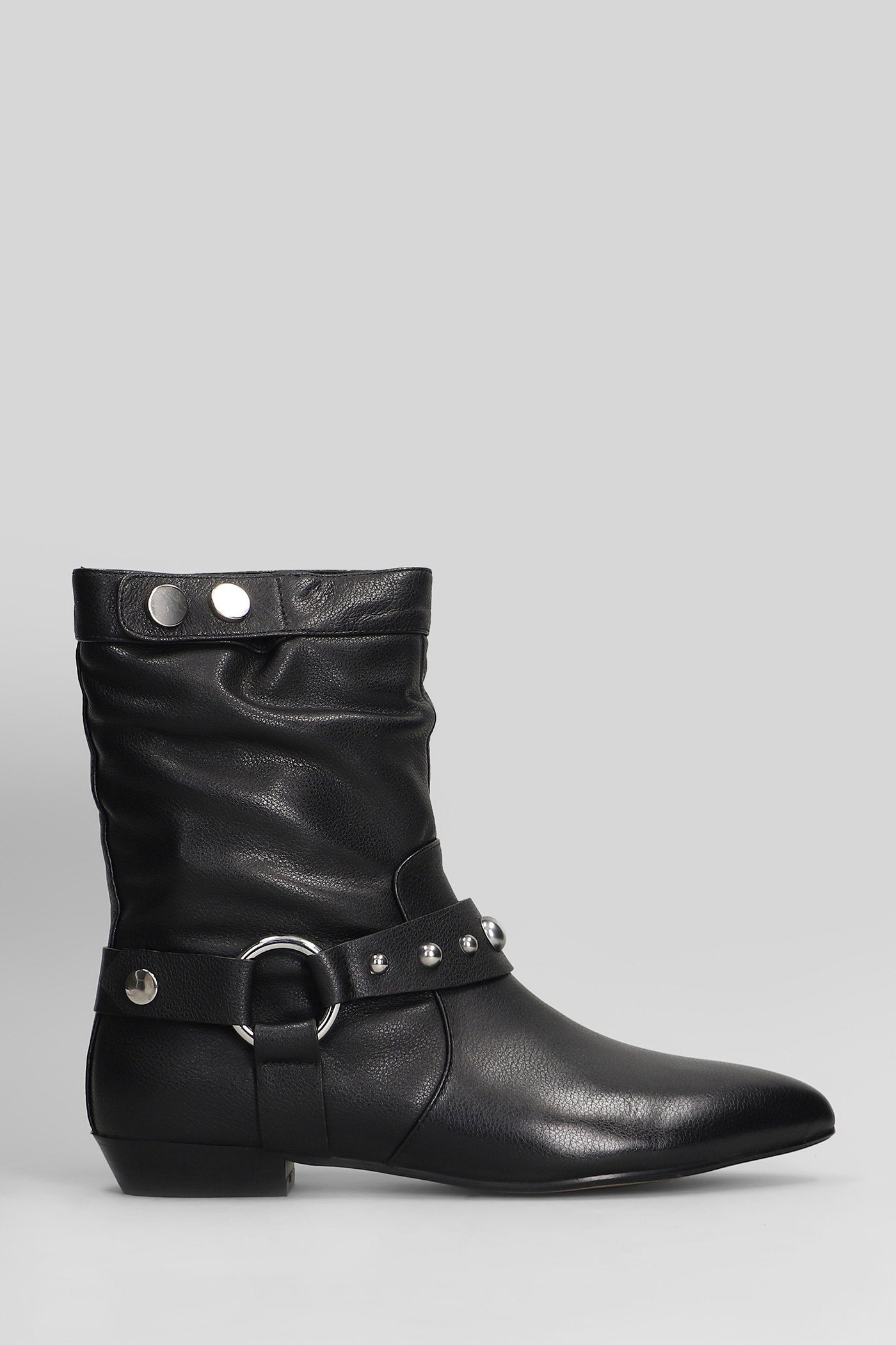 low heels Ankle boots in black leather Scarpe