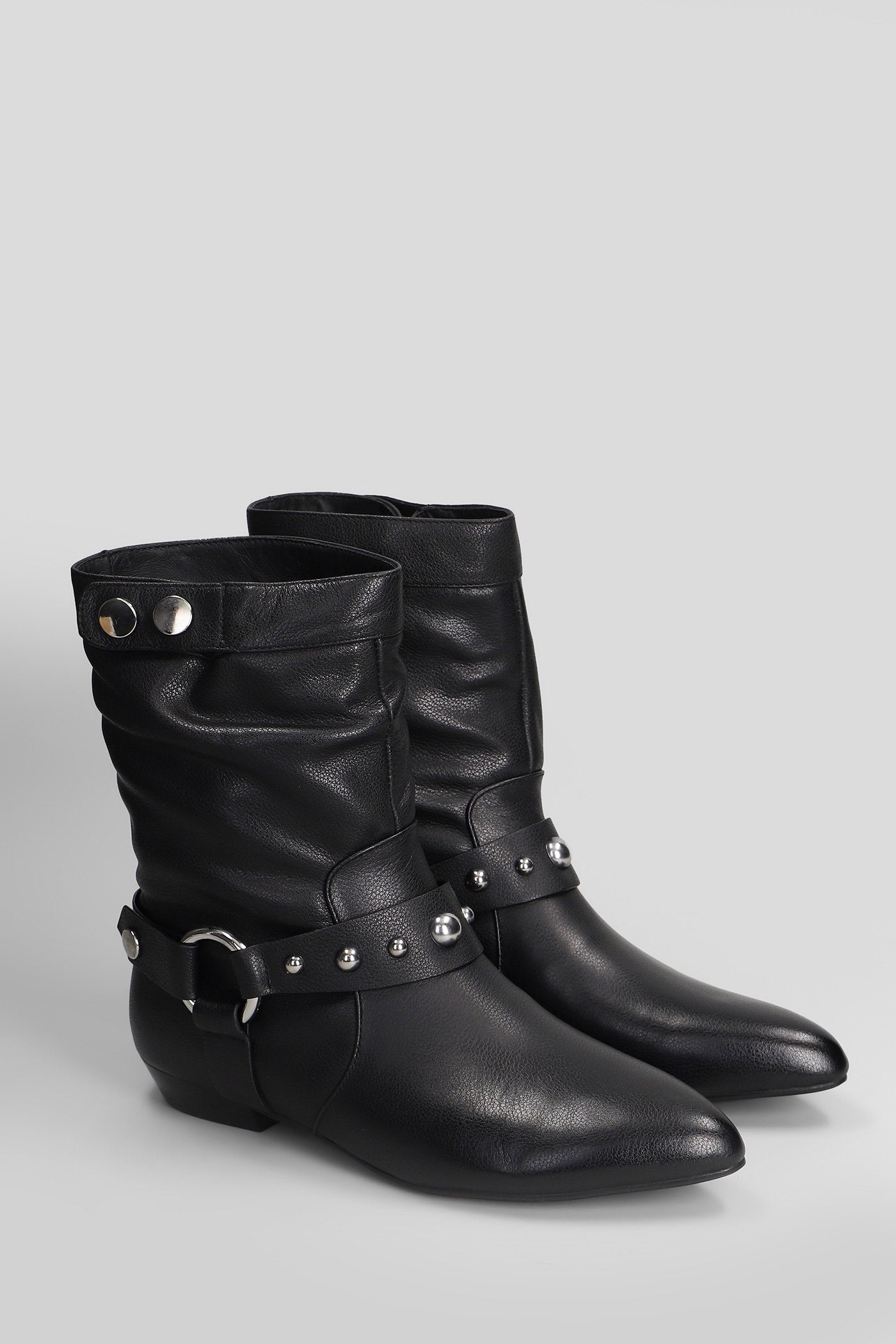 low heels Ankle boots in black leather Scarpe