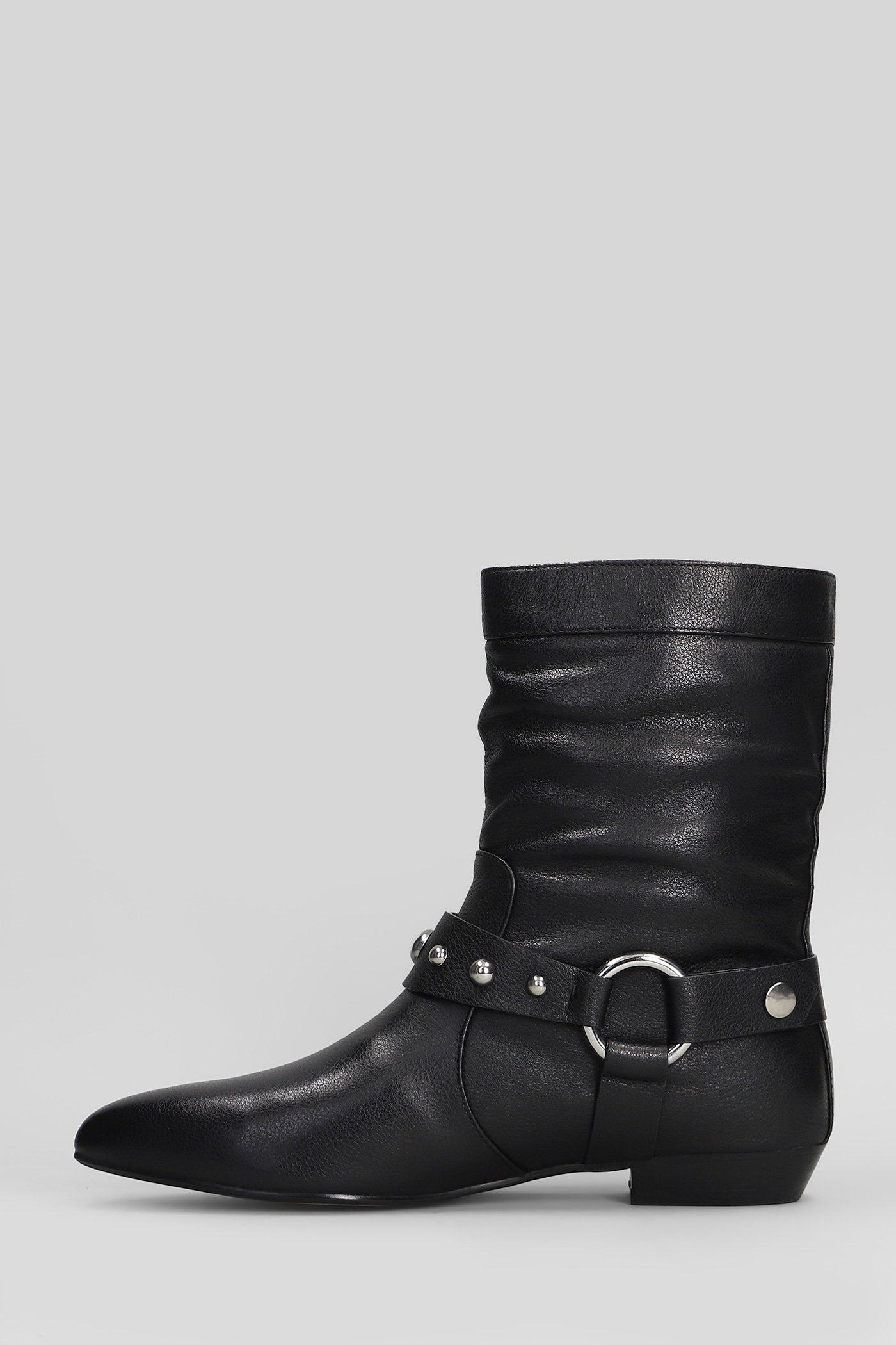 low heels Ankle boots in black leather Scarpe