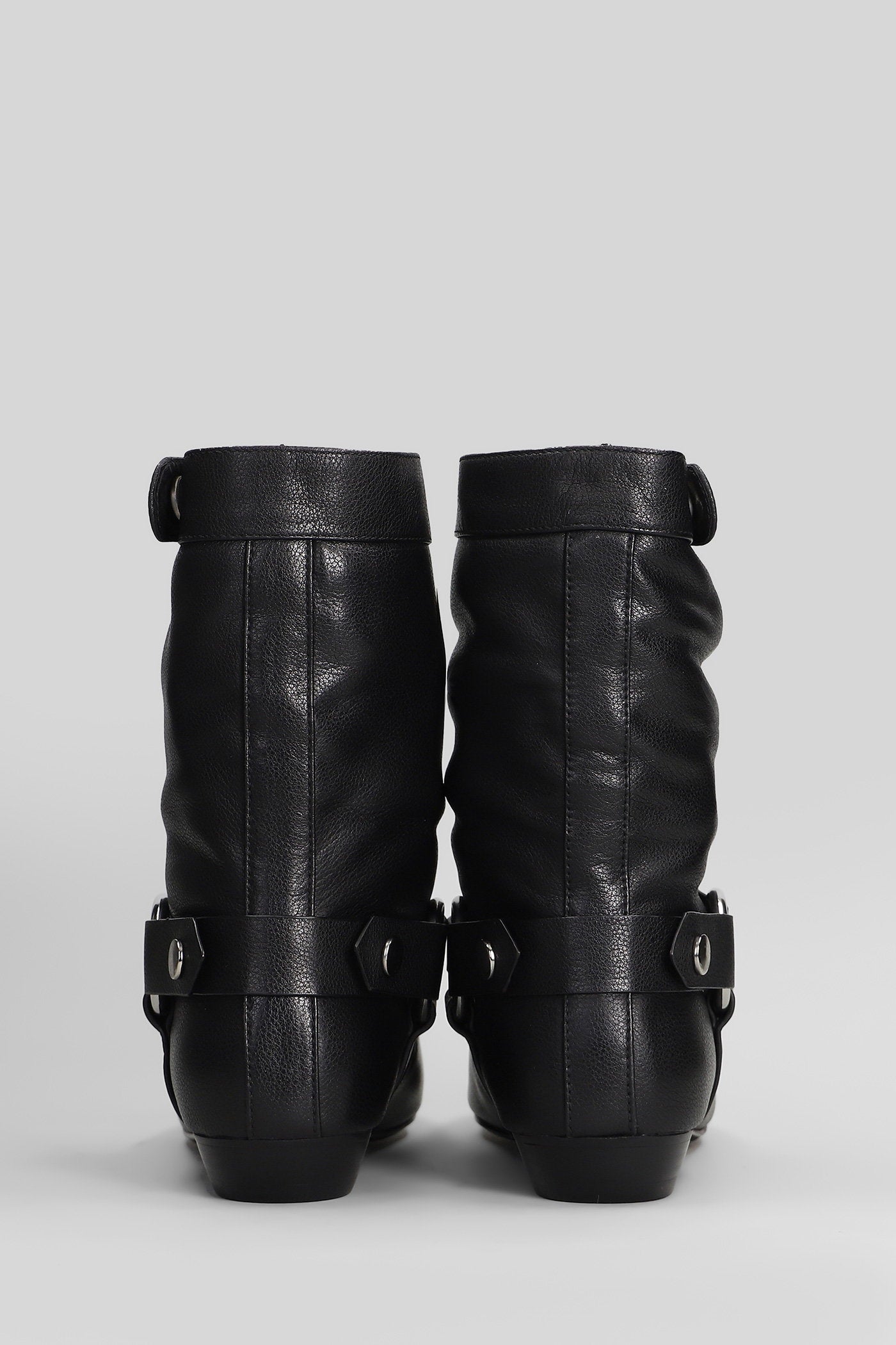 low heels Ankle boots in black leather Scarpe