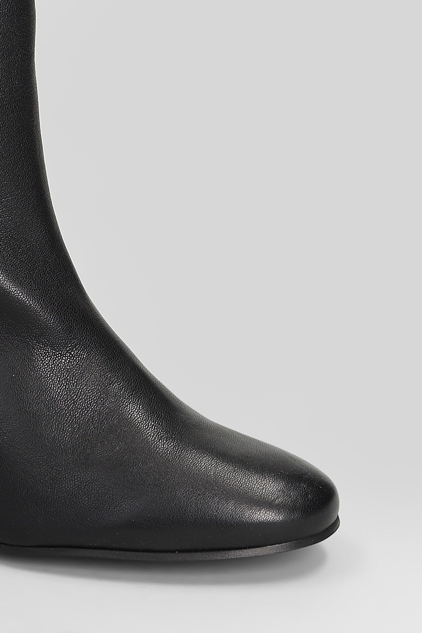 High heels Ankle boots in black leather Scarpe