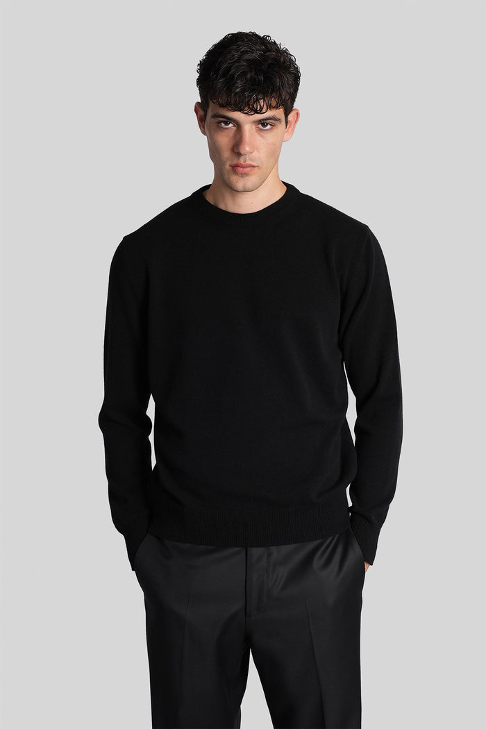 Knitwear in black wool Abbigliamento
