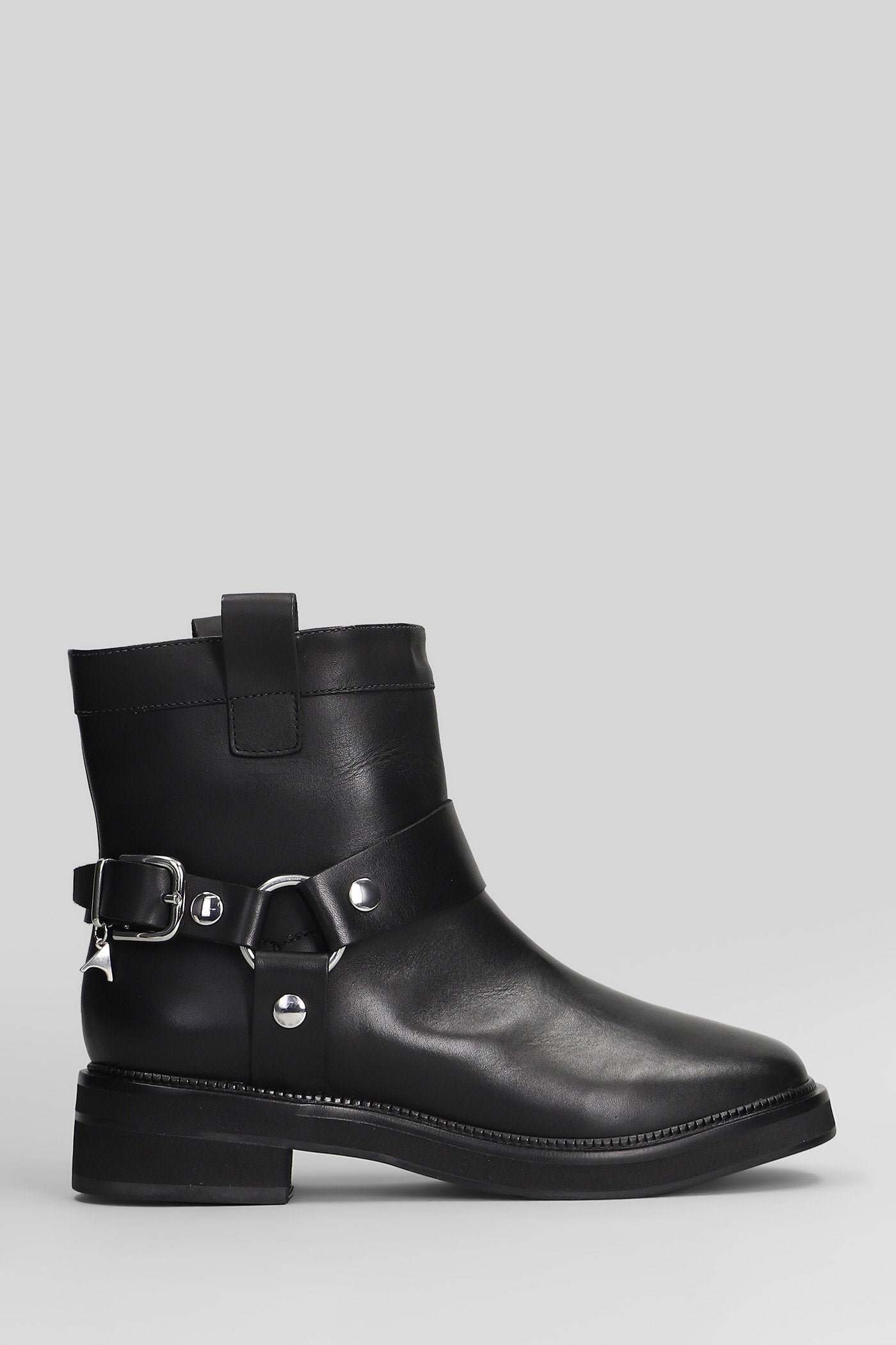 low heels Ankle boots in black leather Scarpe